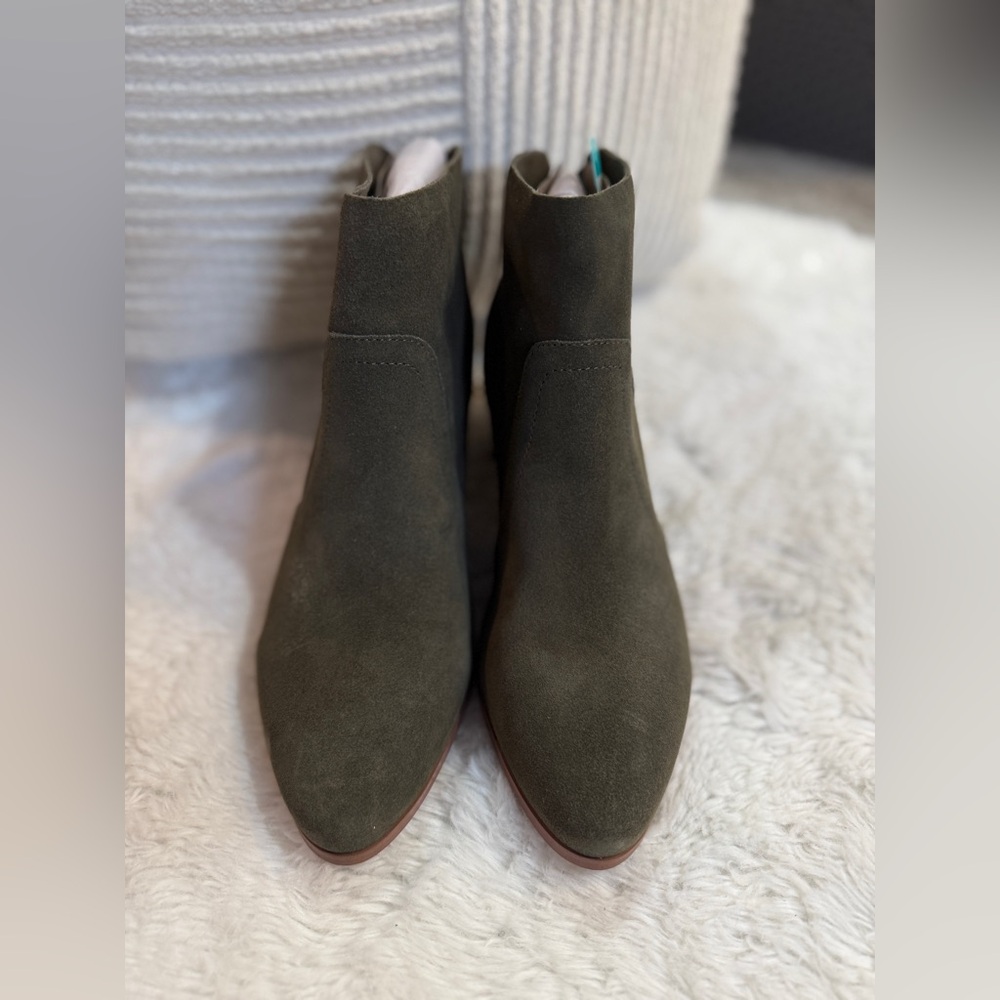 NWT Violet and Red Olive Ankle Boots - Picture 3 of 6
